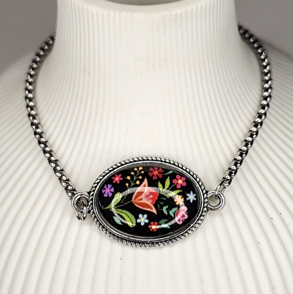Floral Medallion Black Enamel Box Chain Adjustable Bolo Bracelet - Picture 2 of 3